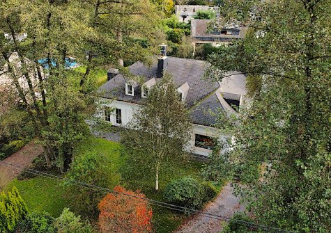 Bois du Rognac: DOUBLE villa avec 6 chambres, 3 garages et terrain de 1.392m2 dans un endroit purement magique!